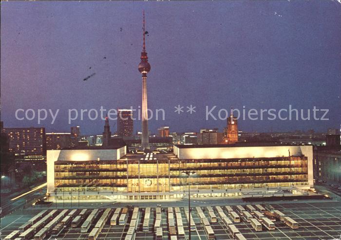 BERLIN CITY Palast der Republik am Abend