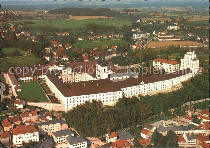 Kremsmuenster Fliegeraufnahme Benediktinerstift