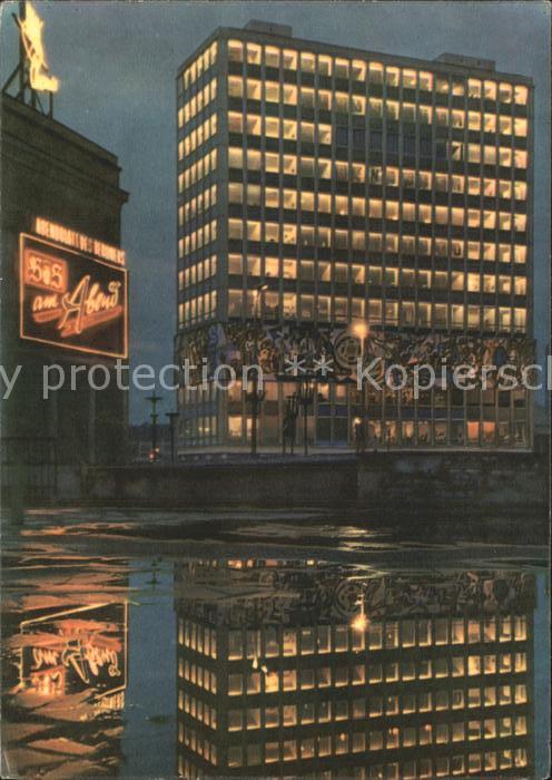 BERLIN  CITY Haus des Lehrers am Alexanderplatz Spiegelung Nachtaufnahme