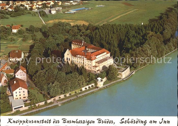 Schaerding Kneippkuranstalt der Barmherzigen Brueder mit Kurpark Fliegeraufnahme