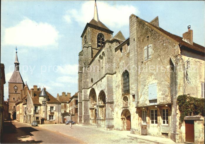 Avallon Eglise St Lazare et le Beffroi