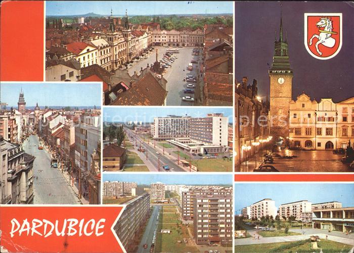 Pardubice Pardubitz Pernstynovo namesti Zelena brana a stity historickych domu z