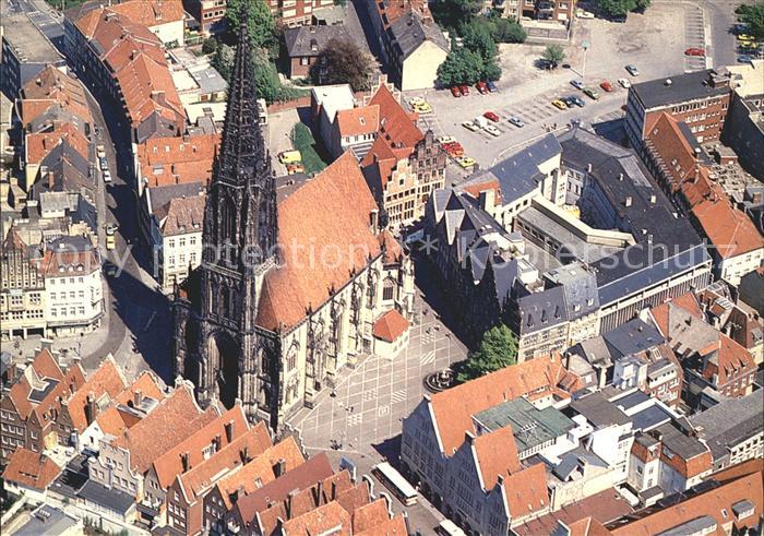 Muenster Westfalen Fliegeraufnahme Sankt Lamberti Kirche mit Kirchplatz und Mark