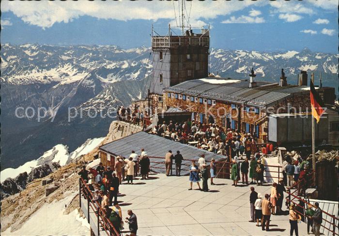 Zugspitze Muenchner Haus mit Aussichtsterrasse