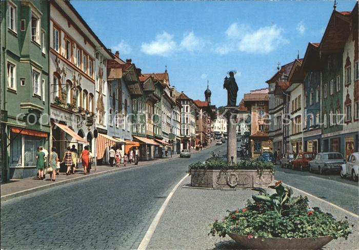 Bad Toelz Marktstrasse mit Brunnen