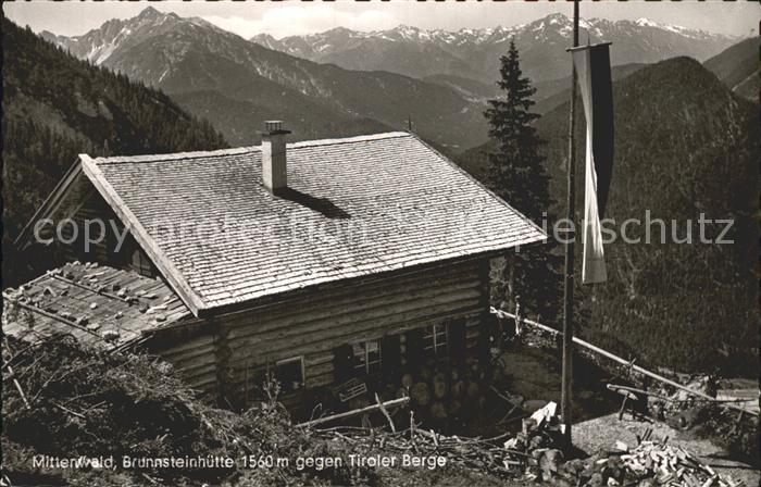 Mittenwald Bayern Brunnsteinhuette gegen Tiroler Berge