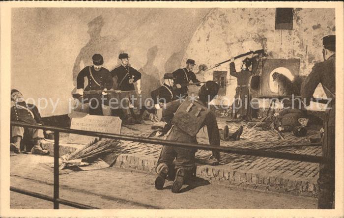 Dinant Wallonie Reconstitution du combat livre au Fort 1914