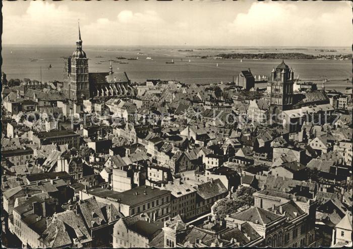 Stralsund Mecklenburg Vorpommern Blick auf Jacobi und Nikolaikirche