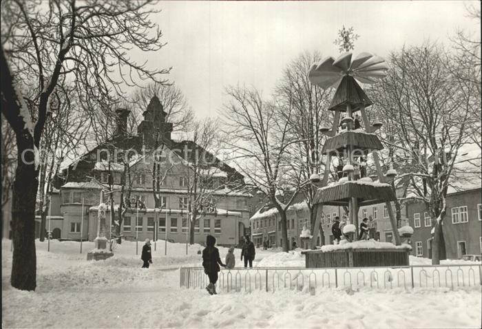 Oberwiesenthal Erzgebirge Markt Pyramide Kurort im Winter