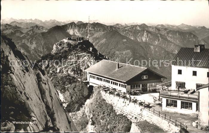 Wendelsteinhaus mit Tegernseer Alpen bis Zugspitze