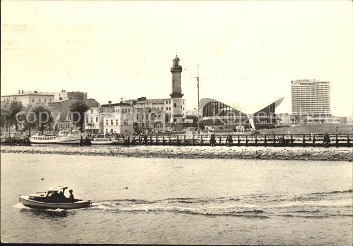 Rostock-Warnemuende Hafeneinfahrt Leuchtturm