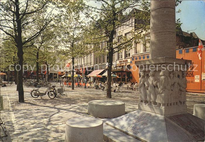 Breda Noord-Brabant Grote markt met sokkel van het bevrijdingsmonument Judith
