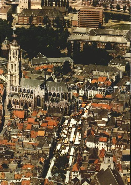 Breda Noord-Brabant Centrum in vogelvlucht achtergrond KMA Kerk