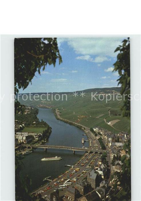 BERNKASTEL-KUES Berncastel Rheinland-Pfalz Moselpartie Blick von der Burg Landsh