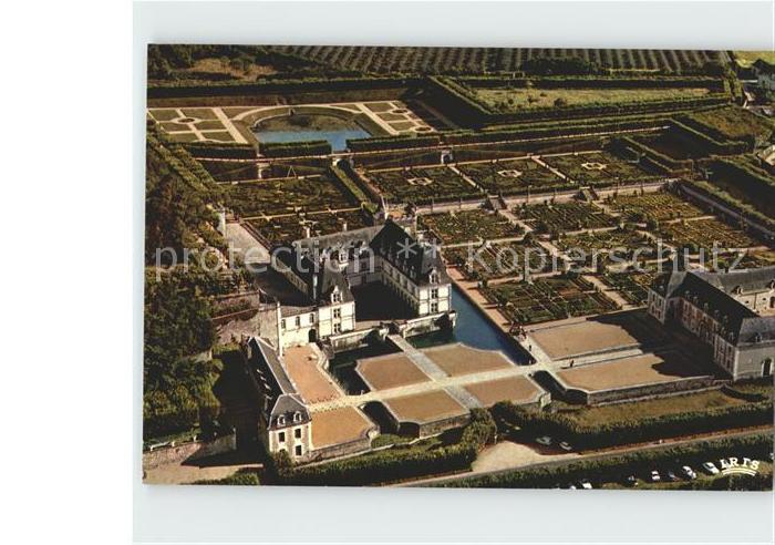 Villandry Le chateau et les jardins Vue aerienne