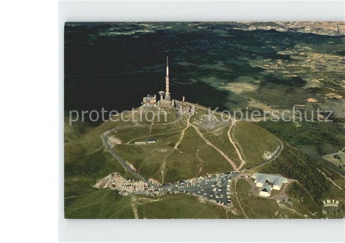 Clermont Ferrand Puy de Dome Le sommet surmonte du relais de television Vue aeri