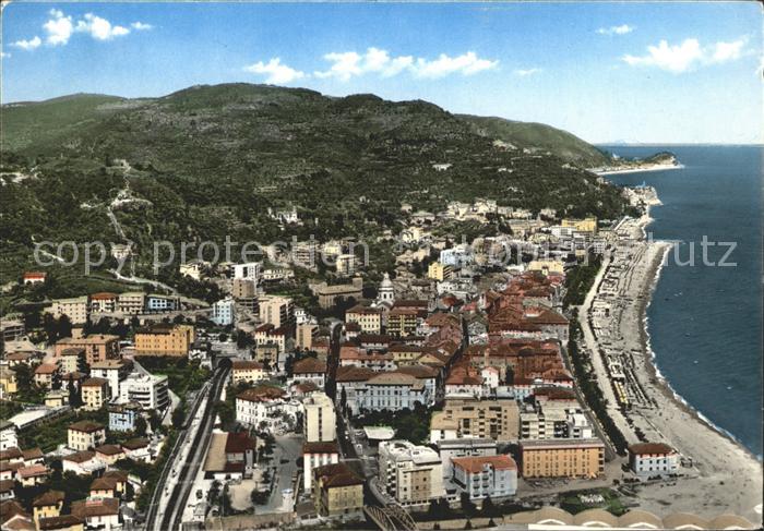 Finale Ligure Fliegeraufnahme mit Strand