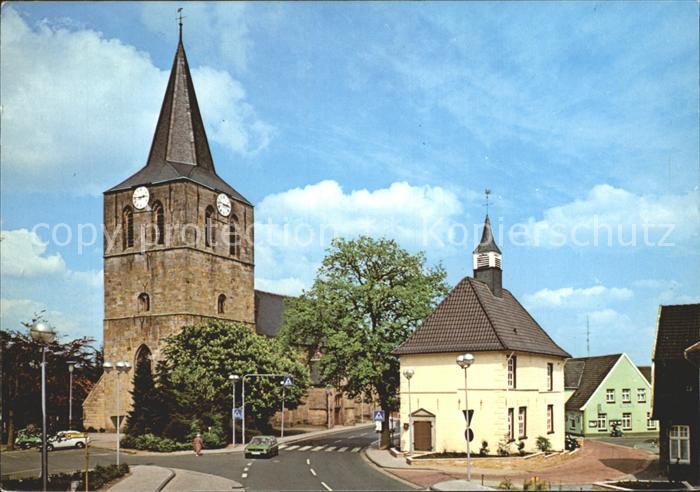 Uelsen Kirche mit Rathaus