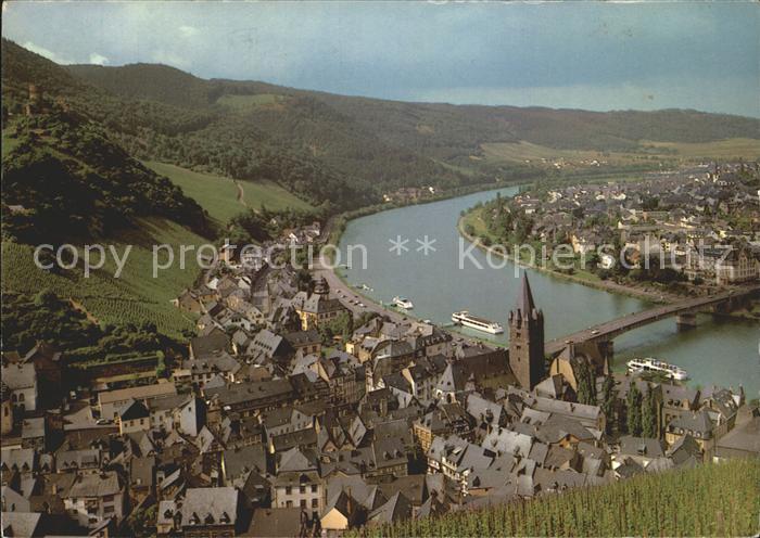 BERNKASTEL-KUES Berncastel Rheinland-Pfalz mit Moselpartie