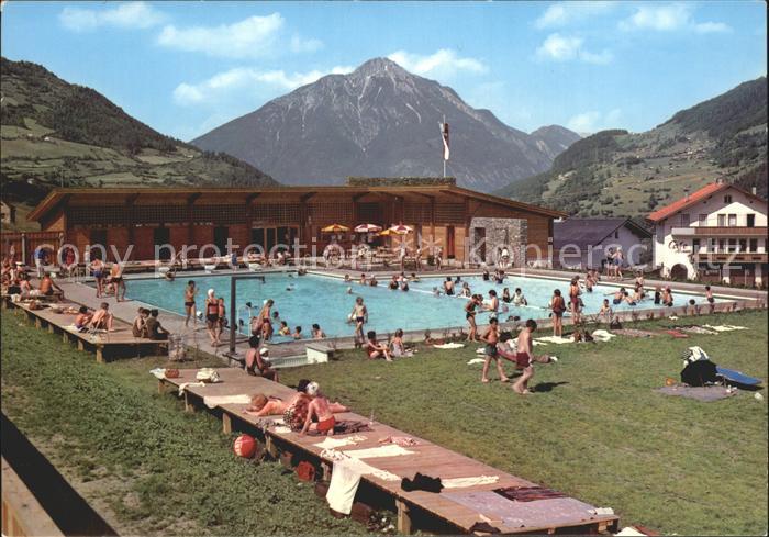 Wenns Pitztal Tirol Alpenschwimmbad mit Tschirgant Mieminger Kette