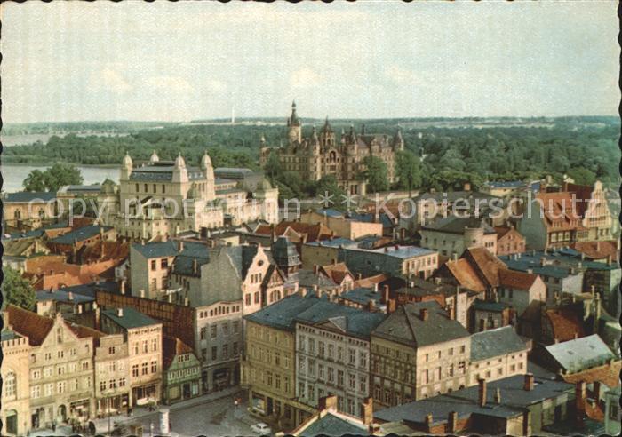 Schwerin Mecklenburg Stadtbild mit Schloss