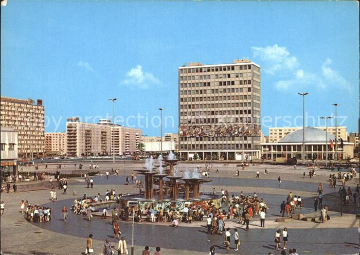 BERLIN  CITY Alexanderplatz Brunnen Haus des Lehrers Hauptstadt der DDR