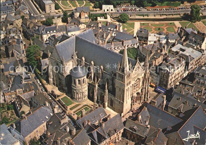 Vannes 56 Cathedrale Saint Pierre vue aerienne