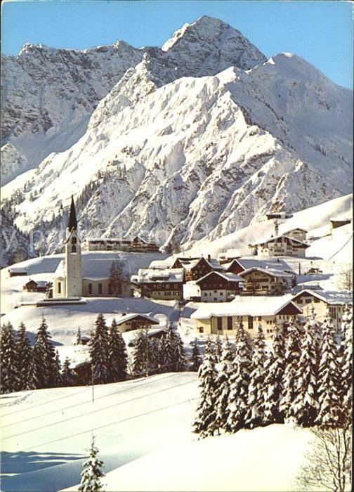 Hirschegg Kleinwalsertal Vorarlberg Ortsansicht mit Kirche Winterpanorama Widder