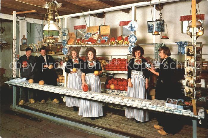Volendam Alida Hoeve Kaesemarkt und Tracht