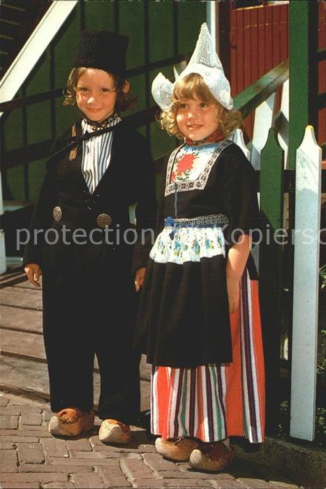 Volendam Kinder in Tracht