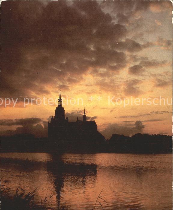 Stralsund Mecklenburg Vorpommern Marienkirche bei Sonnenuntergang