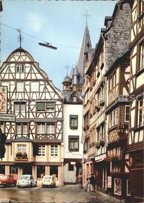 BERNKASTEL-KUES Berncastel Rheinland-Pfalz Marktplatz Fachwerk
