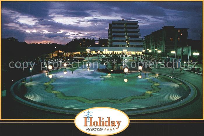 Bibione Holiday Aparthotel bei Nacht