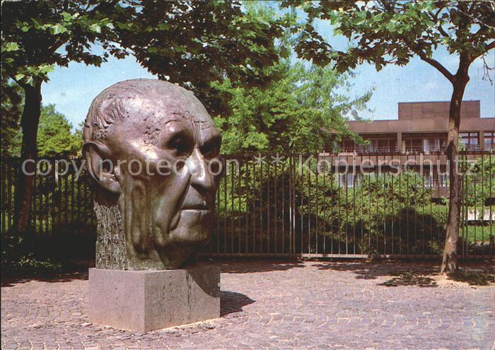 Bonn Rhein Konrad Adenauer Denkmal am Bundeskanzle