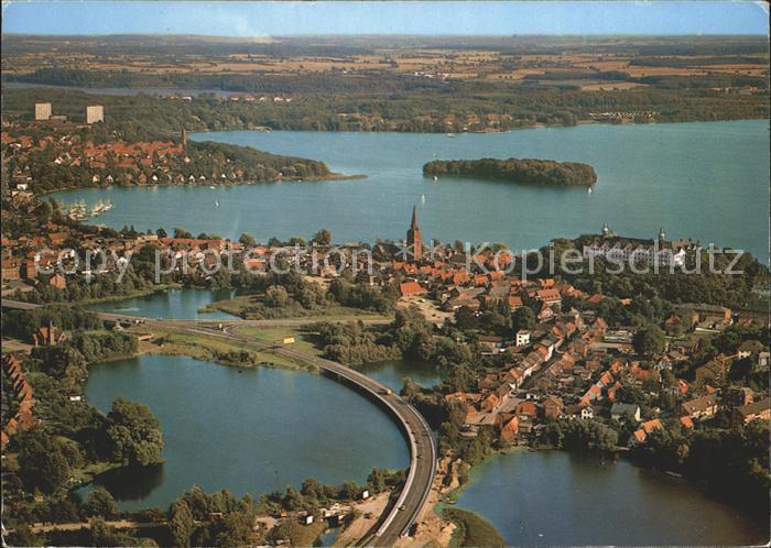 Ploen See Schloss Ploener See Naturpark Holsteinische Schweiz Fliegeraufnahme