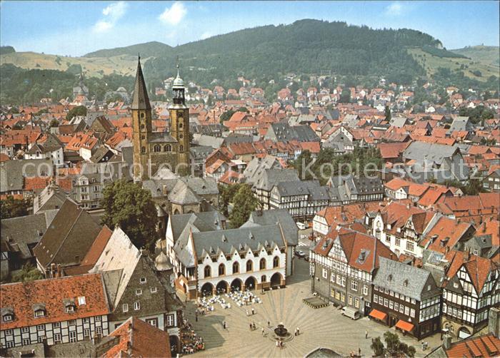 GOSLAR Harz Niedersachsen Marktplatz Kirche 1000jaehrige Fachwerkstadt