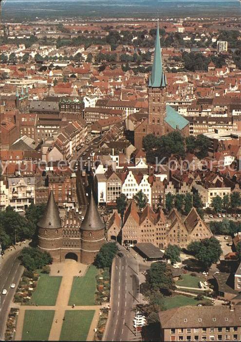 LueBECK  CITY Holstentor Kirche Hansestadt Fliegeraufnahme