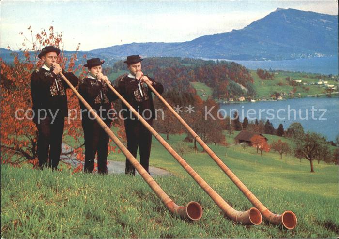Alphorn Alphornblaeserfamilie Christen Hergiswil Vierwaldstaettersee Rigi