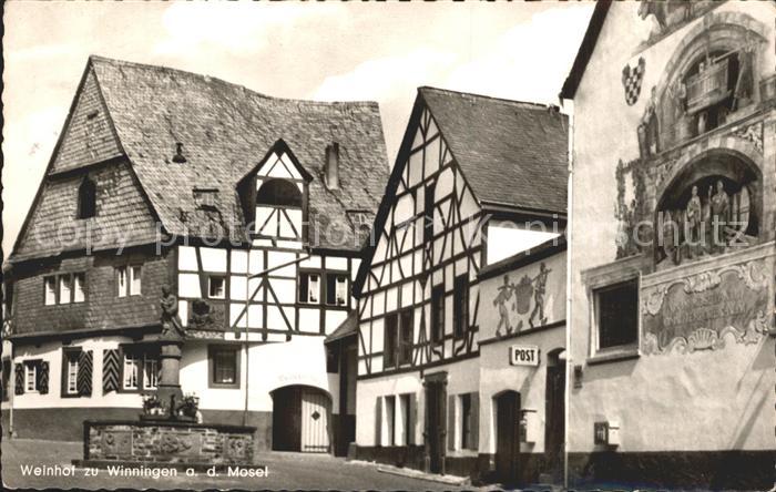 Winningen Mosel Weinhof mit Brunnen