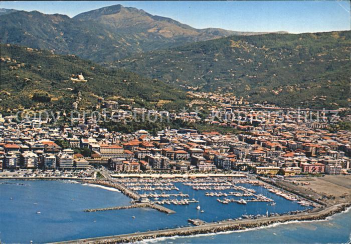 Chiavari Fliegeraufnahme mit Hafen