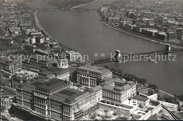 Budapest Fliegeraufnahme Burg und Donau-Bruecken