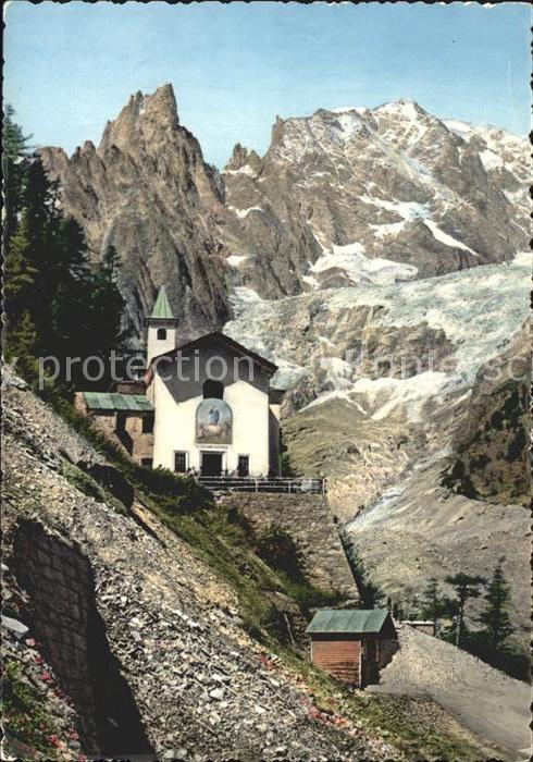 Italien Italia Italy Kirche in den Bergen