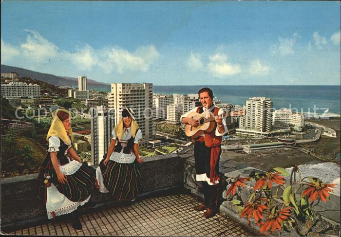 Puerto de la Cruz mit Volkstrachten