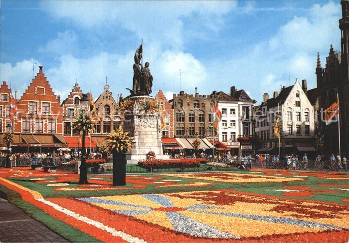 BRUGGE Bruges Belgie Grote Markt Bloementapijt Marktplatz Blumenteppich Denkmal