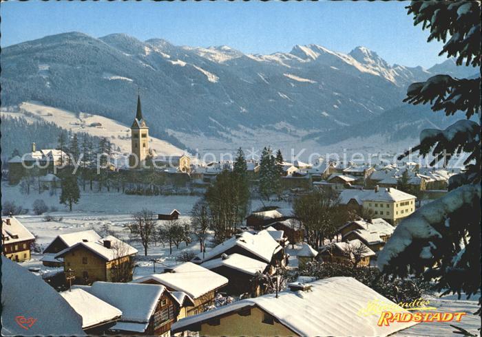 Radstadt Ortsansicht mit Kirche Wintersportplatz Radstaedter Tauern