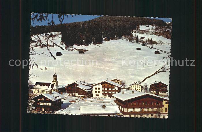 Gerlos Ortsansicht mit Kirche Wintersportplatz