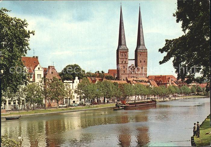 LueBECK CITY Partie an der Obertrave mit Dom Frachtkahn
