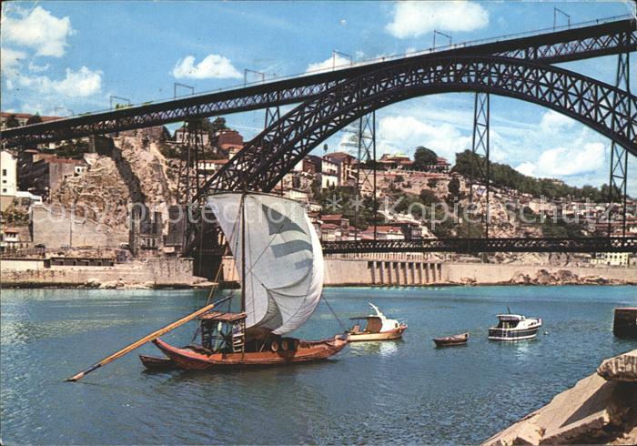 Porto Portugal Barco Rabelo atravessand Douro