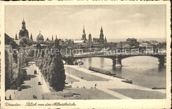 DRESDEN Elbe Blick von der Albertbruecke