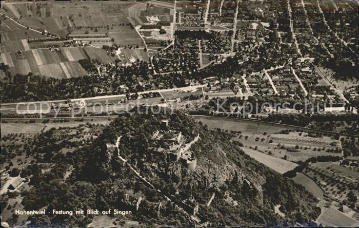 Hohentwiel Festung mit Blick auf Singen Fliegeraufnahme